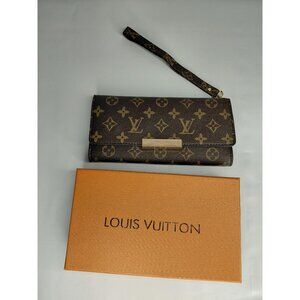 Louis Vuitton Monogram Make up Brush Canvas Clutch With Box & Handle Strap.